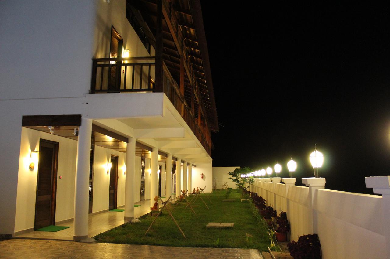 Symphony Summer Sands Beach Resort And Spa Ram Nagar Extérieur photo